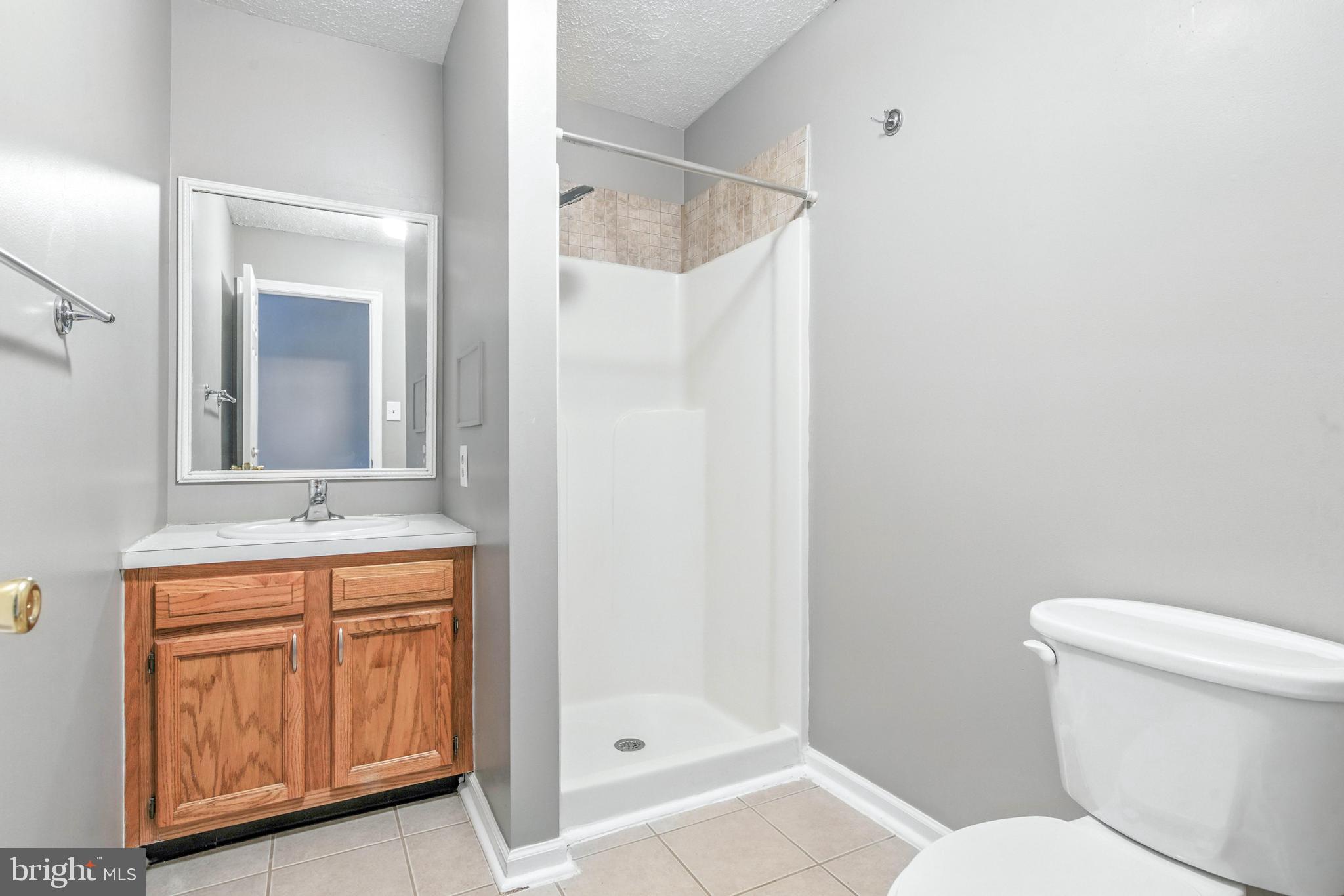 111 Gateway Drive Newark, DE 19711 - Photo 16 of 20 a bathroom with a toilet a sink and shower