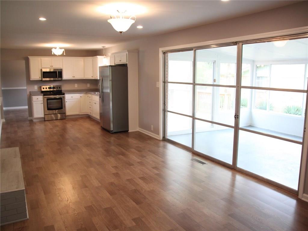 4710 Dickson Road Indianapolis, IN 46226 - Photo 4 of 24 Gallery Image 4