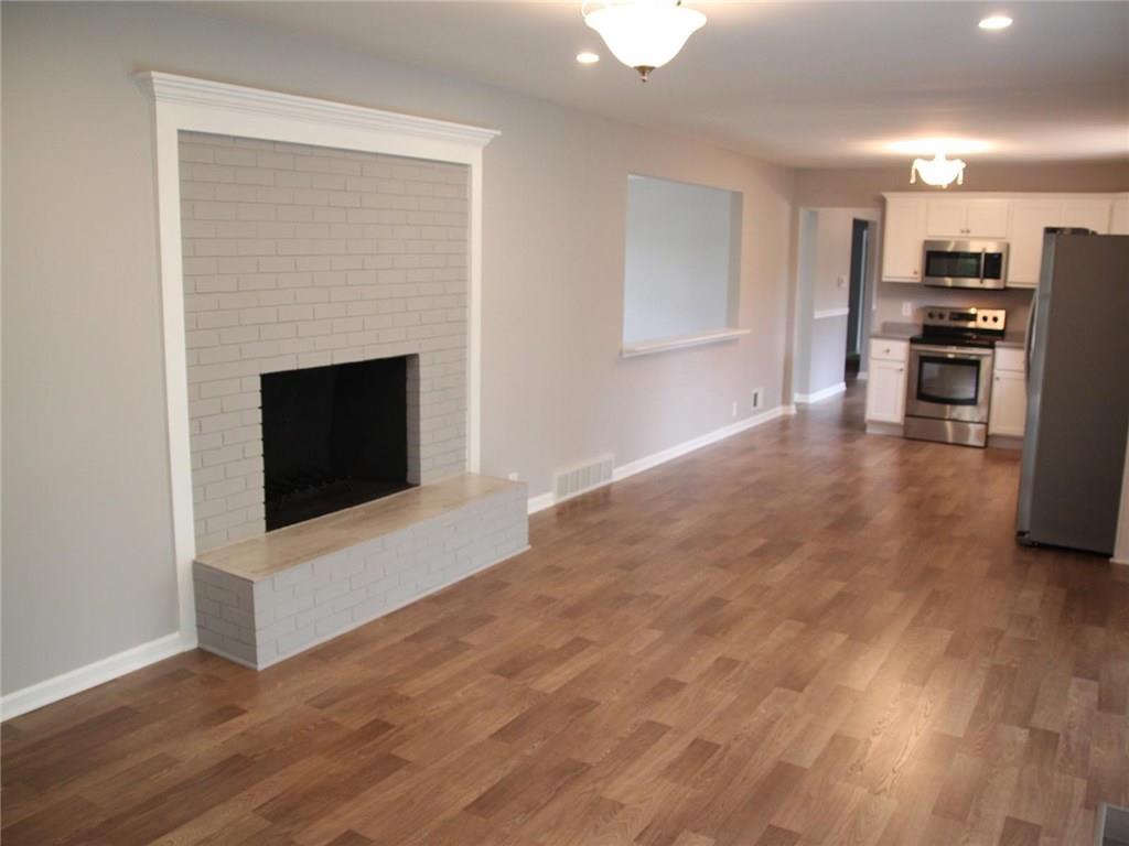 4710 Dickson Road Indianapolis, IN 46226 - Photo 5 of 24 Gallery Image 5