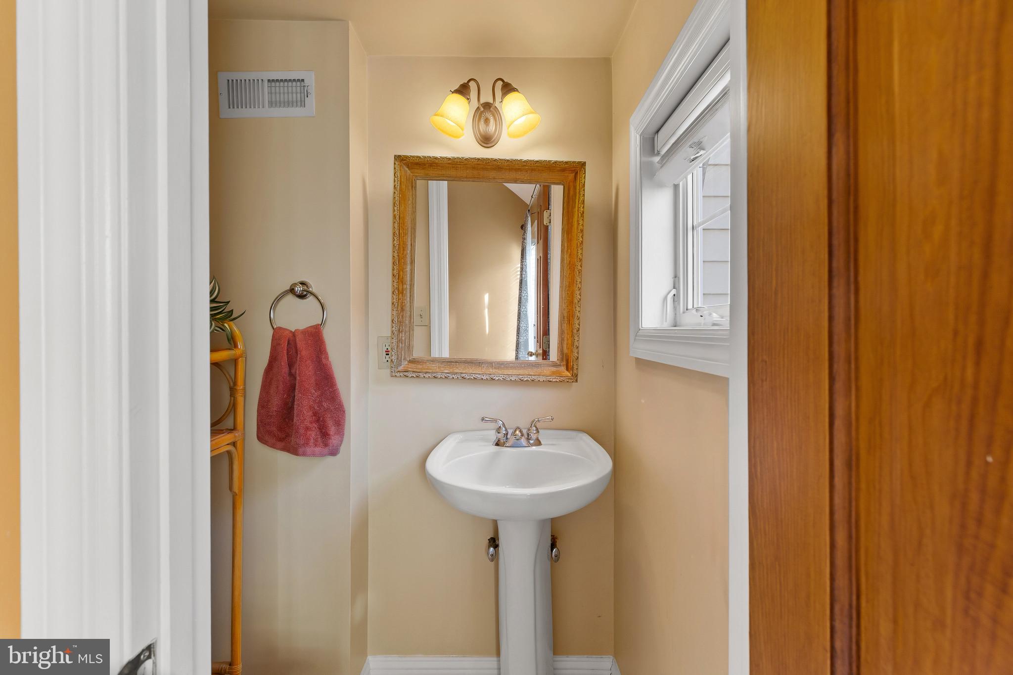 3205 Hudson Street Baltimore, MD 21224 - Photo 13 of 31 Powder Bath