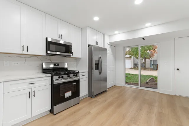 $2,600 | 372 Windsong Court, Bolingbrook, IL 60440