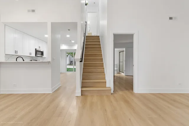 $2,600 | 372 Windsong Court, Bolingbrook, IL 60440