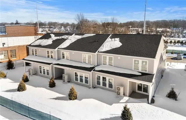 $723,995 | 36 East Pt Drive, Unit 4, East Providence, RI 02916