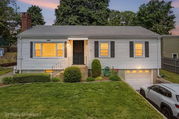 $574,900 | 9 Hart Street, Wakefield, MA 01880