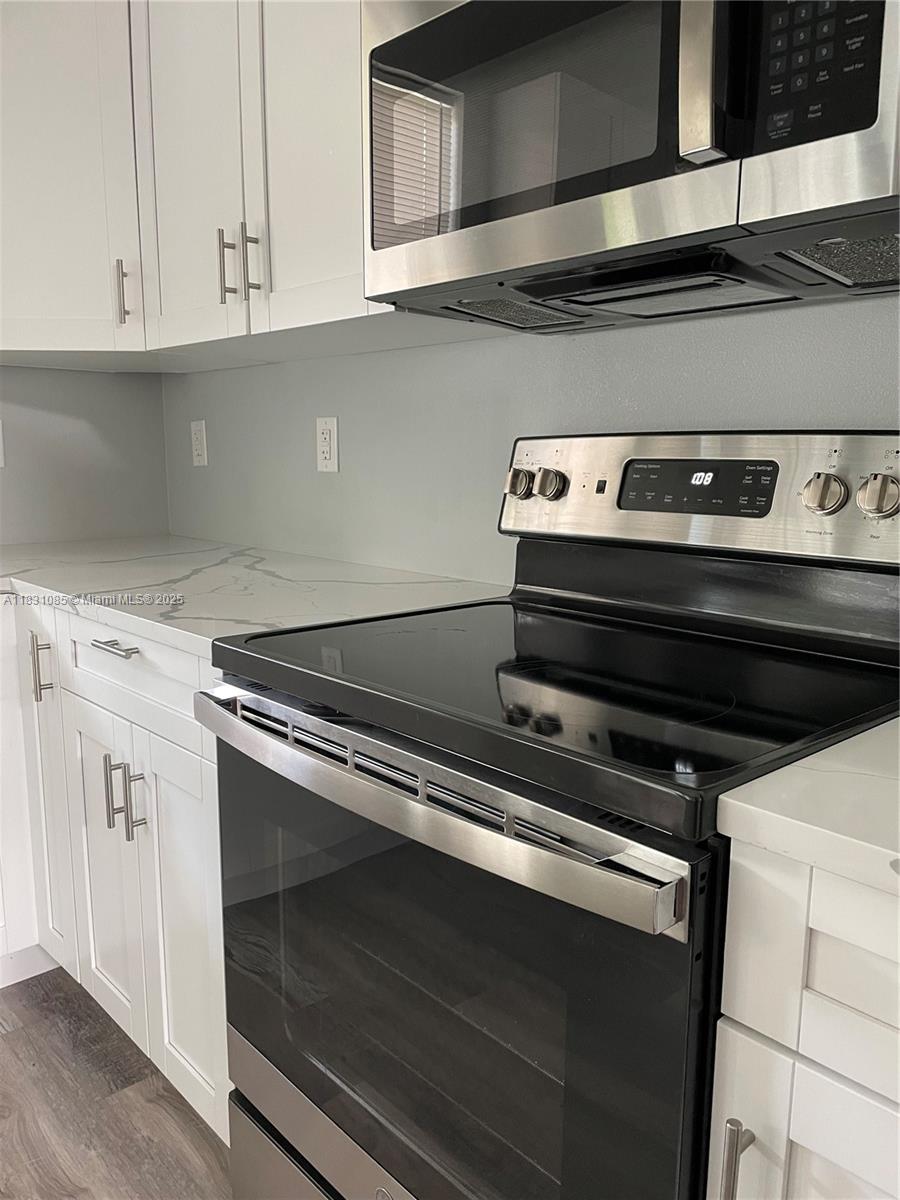 2549 Odessa Road, Unit 2549 Avon Park, FL 33825 - Photo 3 of 7 a close view of stove top oven