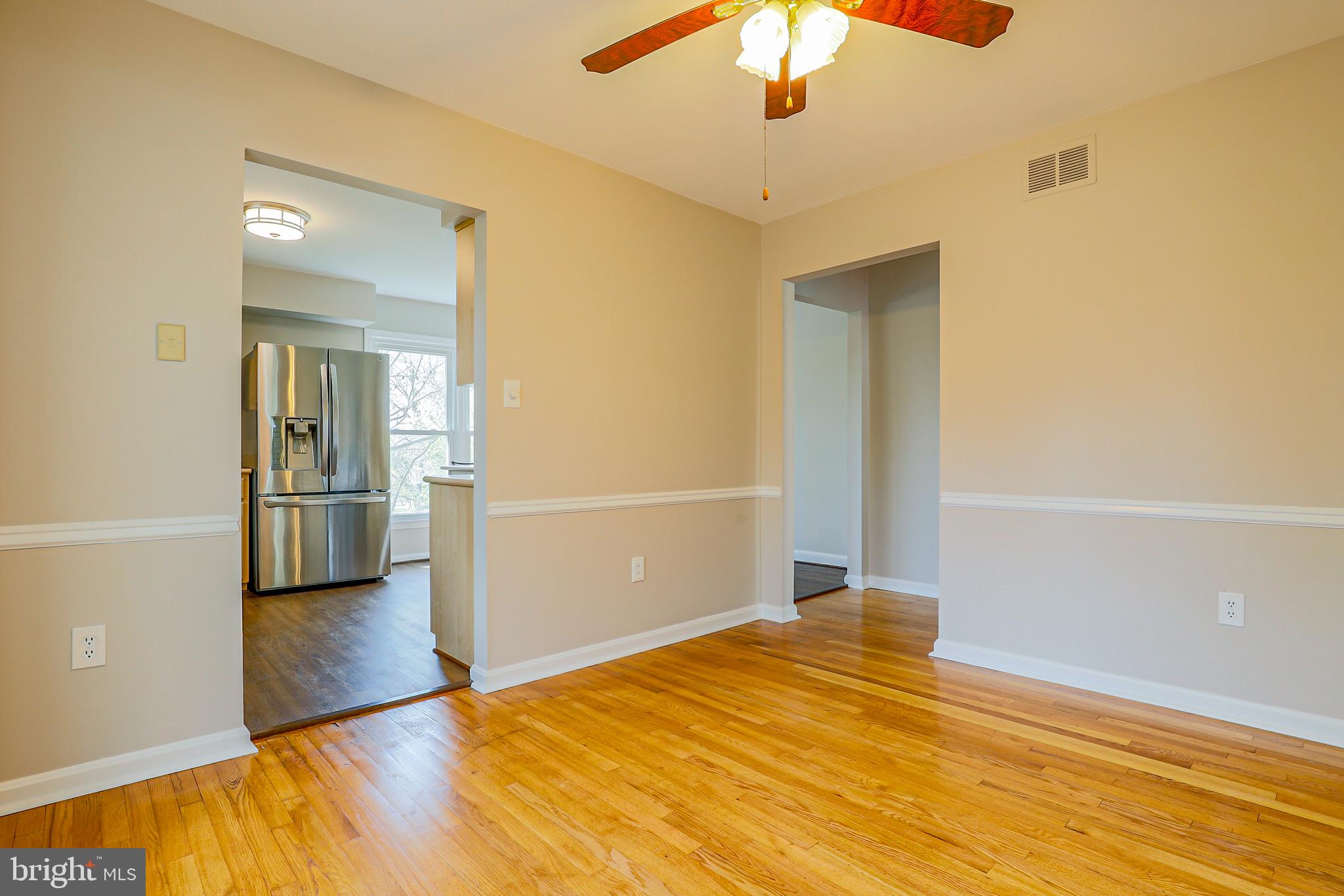 319 Summit Hall Road Gaithersburg, MD 20877 - Photo 11 of 58 Eating area w/ large formal dining area to right!