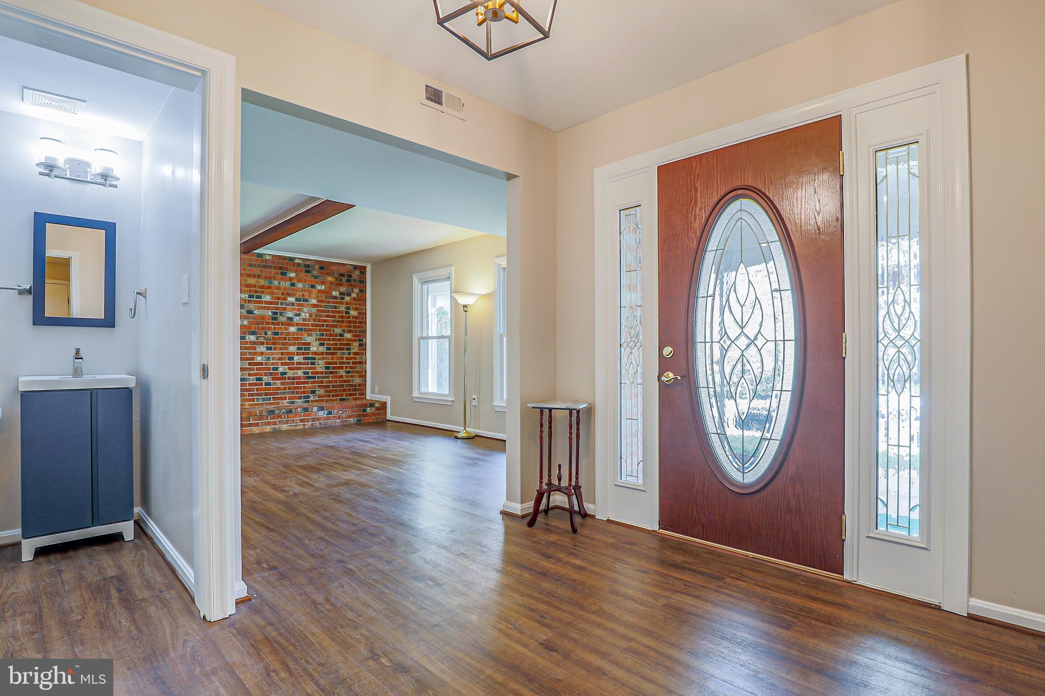 319 Summit Hall Road Gaithersburg, MD 20877 - Photo 18 of 58 Well lit front entryway w/ full bath to left!