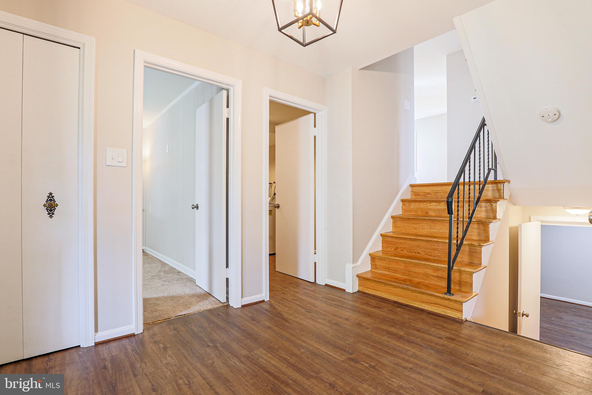 319 Summit Hall Road Gaithersburg, MD 20877 - Photo 20 of 58 Entry way with new floors and light galore!