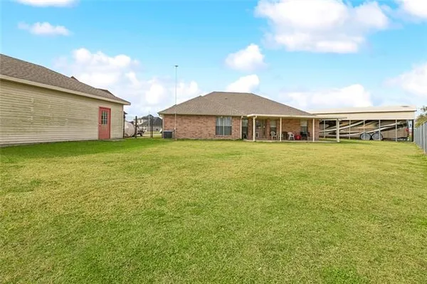 $365,000 | 102 Union Drive, Hahnville, LA 70057