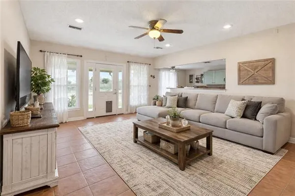 $365,000 | 102 Union Drive, Hahnville, LA 70057