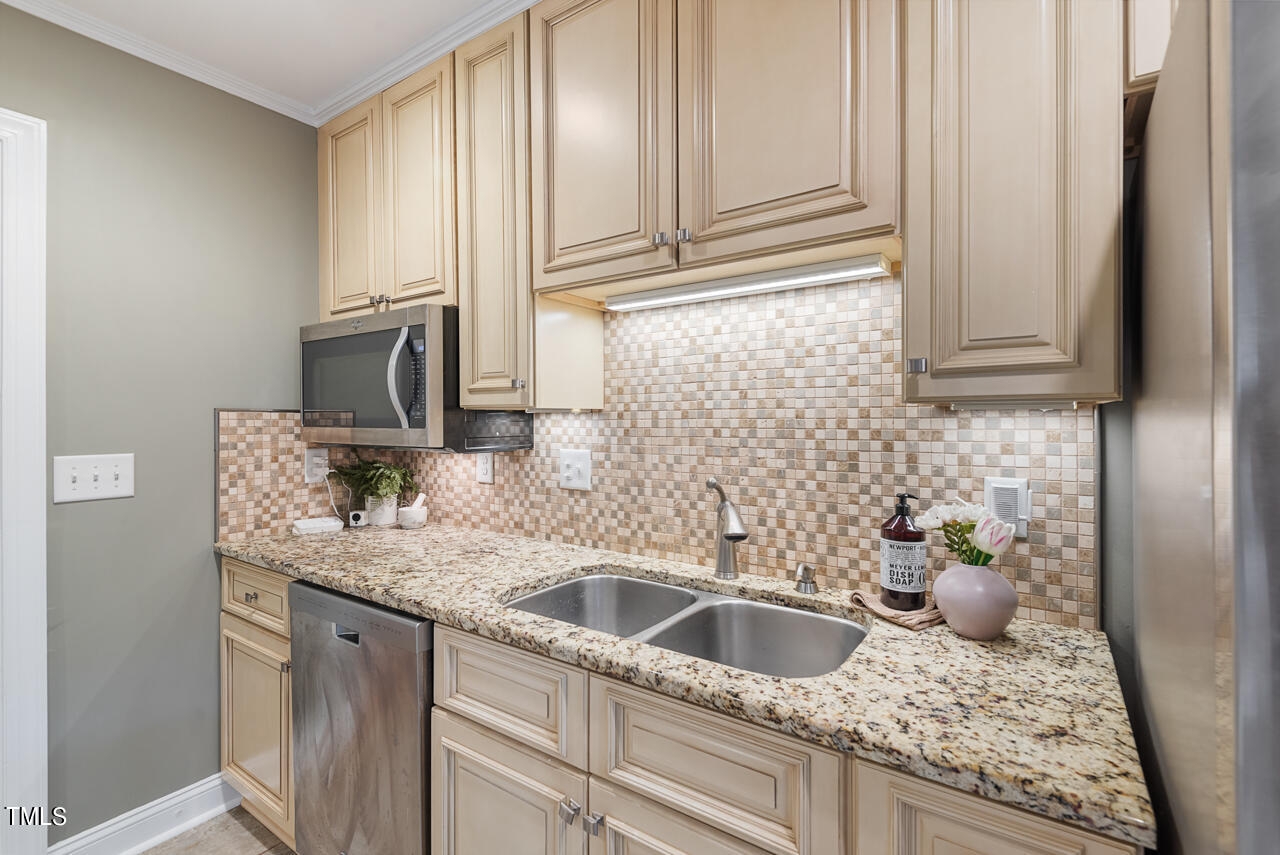 2715 Augusta Drive Durham, NC 27707 - Photo 19 of 60 23