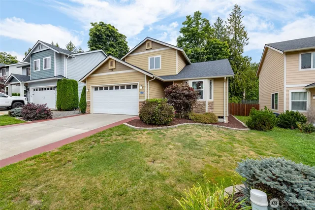 a view of a front of house with a yard