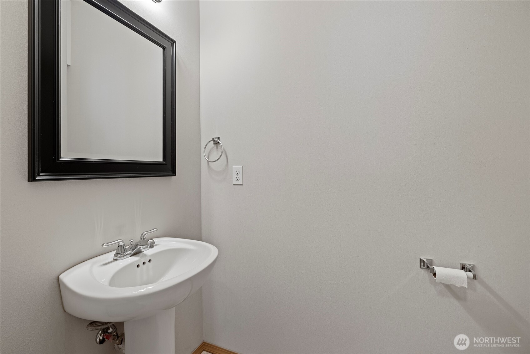 1537 East Gateway Heights Loop Sedro-Woolley, WA 98284 - Photo 10 of 23 a bathroom with a sink a mirror and a vanity
