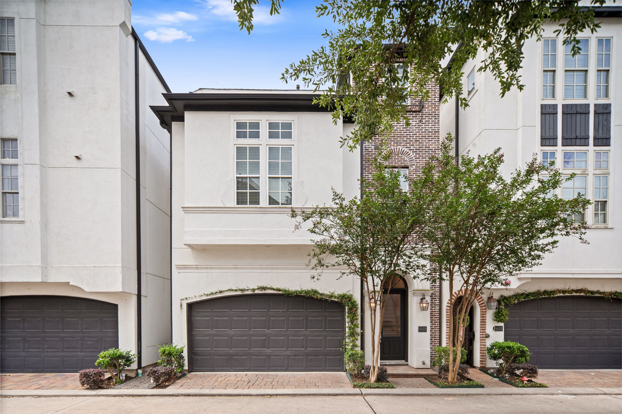 5621 Cohn Meadow Lane Houston, TX 77007 - Photo 1 of 35 Welcome Home to 5621 Cohn Meadow
