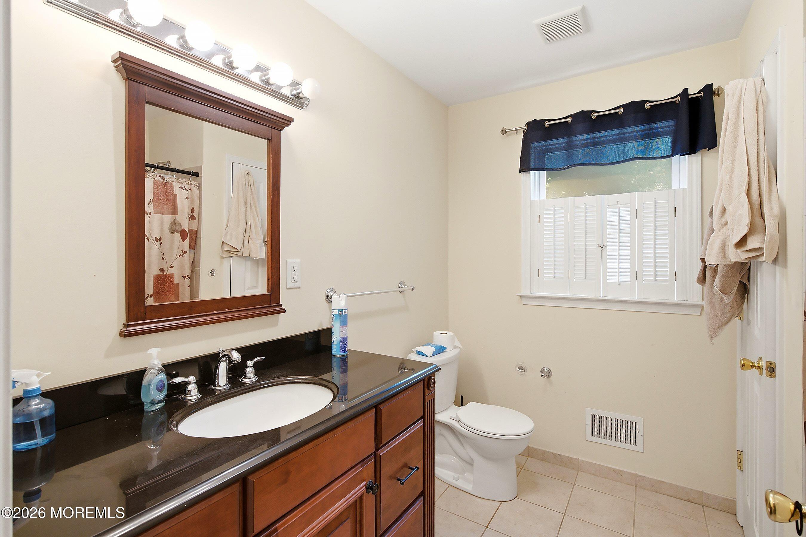 935 Bethel Church Road Jackson, NJ 08527 - Photo 21 of 32 a bathroom with a toilet a sink and mirror