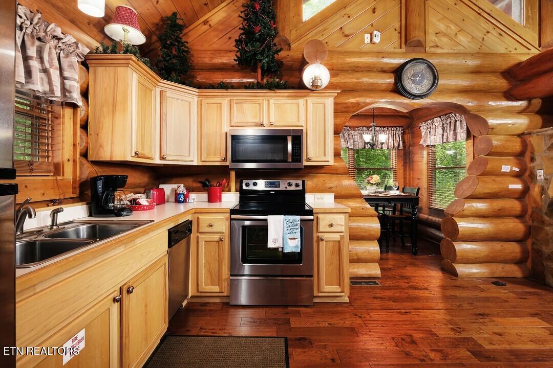 2910 Piney Ridge Way Sevierville, TN 37862 - Photo 6 of 35 Bearly lovers Kitchen