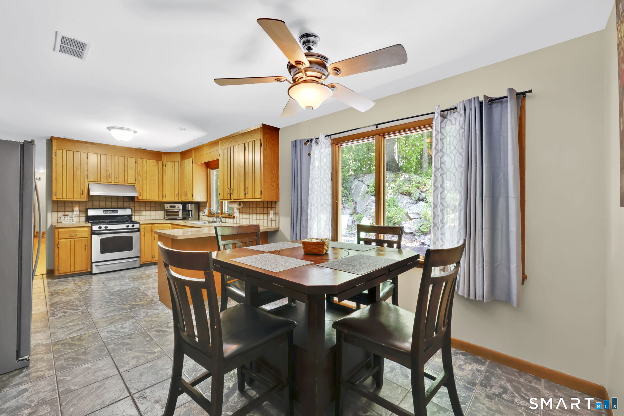 29 Foxwood Road Trumbull, CT 06611 - Photo 10 of 36