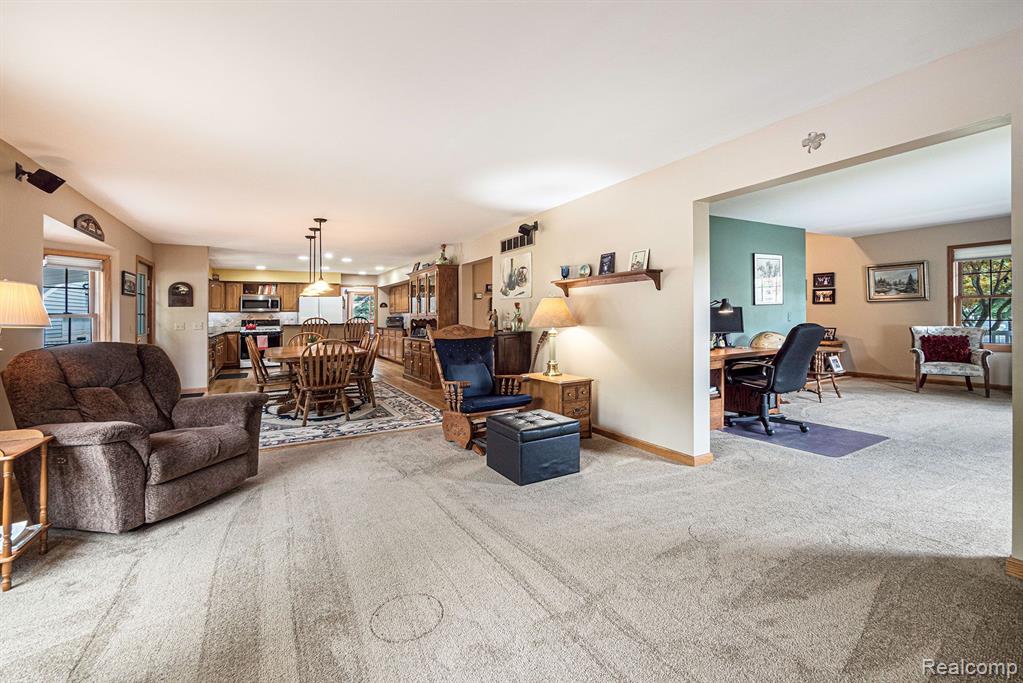 9361 Farmington Road Livonia, MI 48150 - Photo 8 of 39 Gallery Image 8