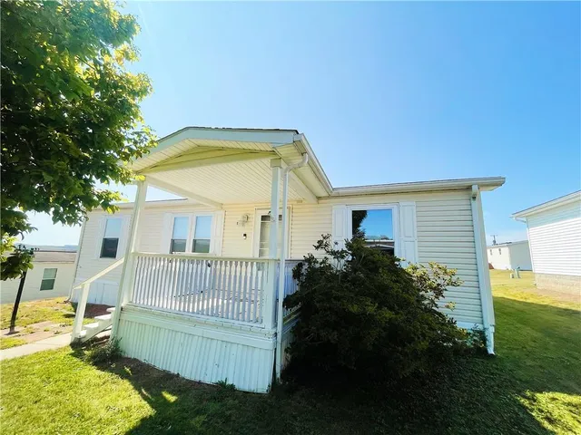 a view of house with a yard