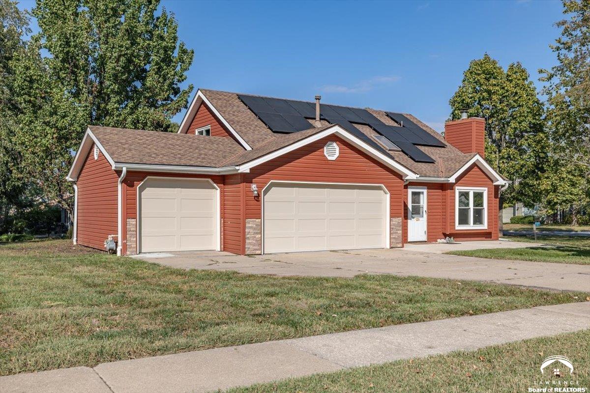 125 Sharon Drive Lawrence, KS 66049 - Photo 1 of 18