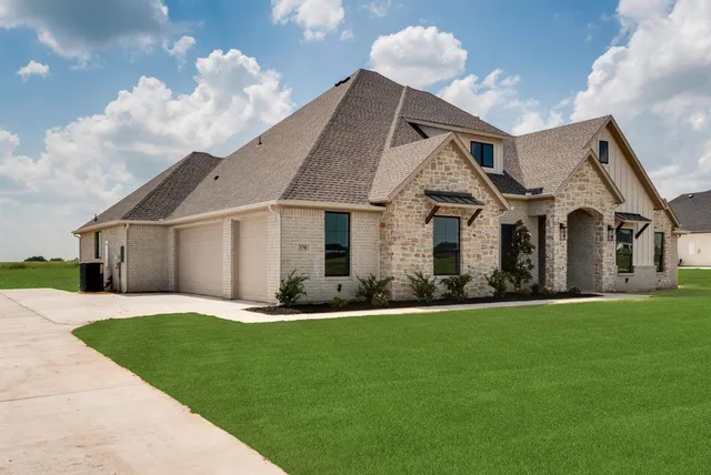 $733,200 | 170 Maci Drive, Waxahachie, TX 75167