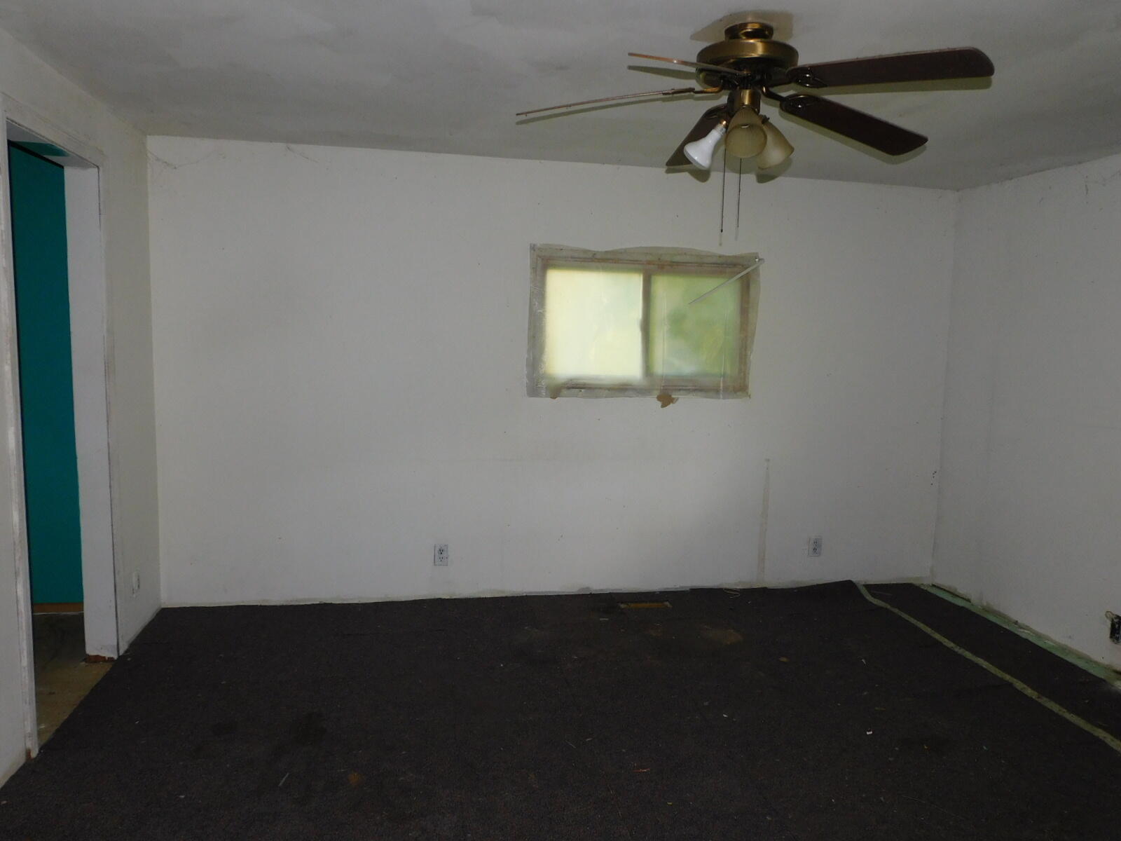 8260 Baseline Road Bellevue, MI 49021 - Photo 7 of 19 DSCN2387