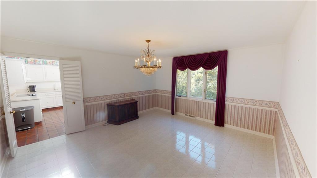 5501 Surrey Hill Road Indianapolis, IN 46226 - Photo 6 of 34