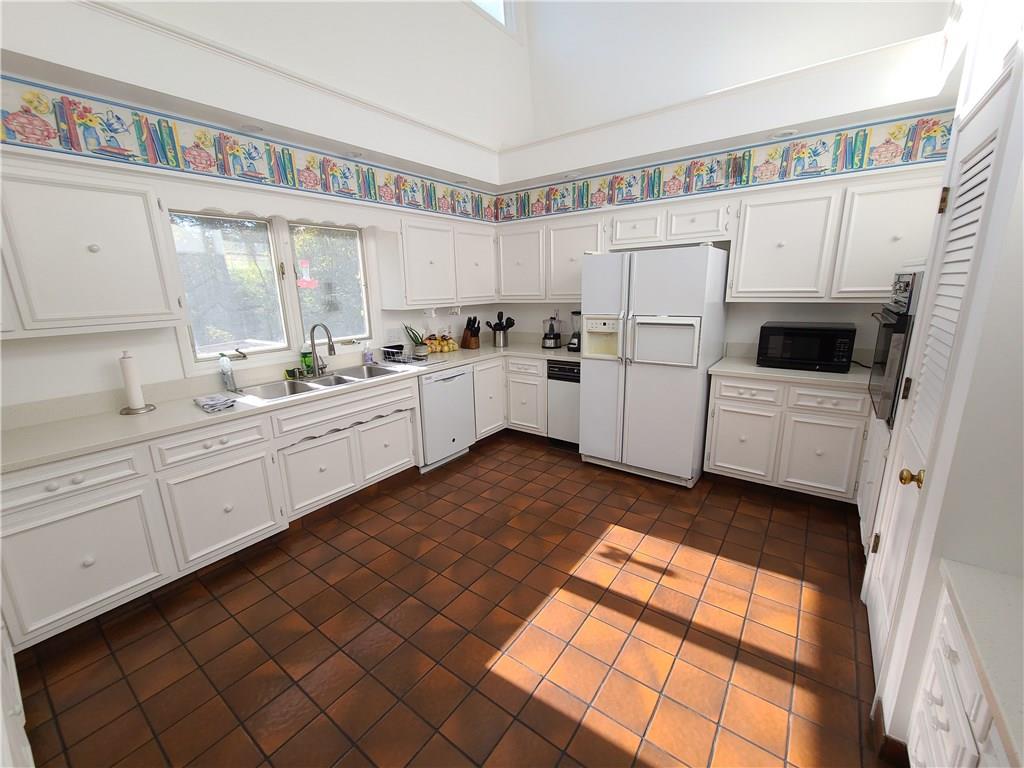 5501 Surrey Hill Road Indianapolis, IN 46226 - Photo 9 of 34