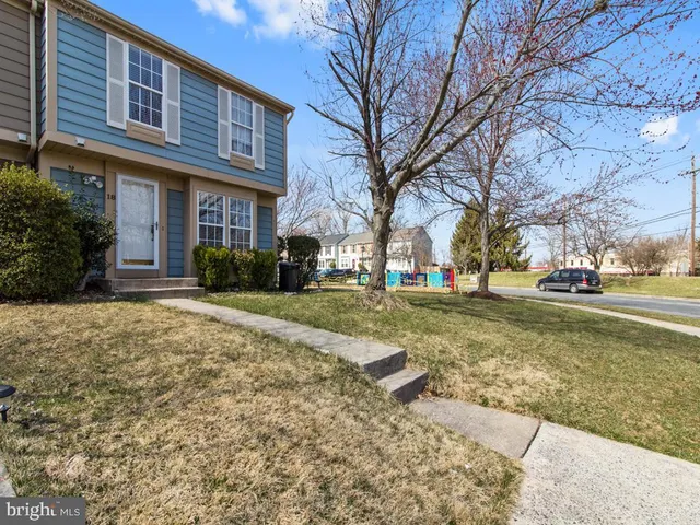 $3,155 | 18 Ivy Oak Court, Gaithersburg, MD 20877