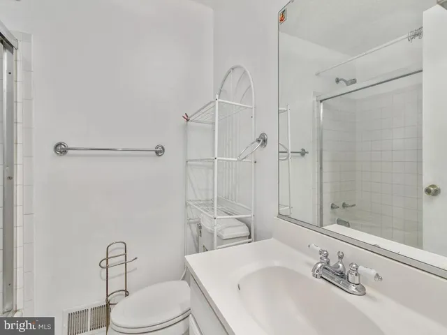 $3,155 | 18 Ivy Oak Court, Gaithersburg, MD 20877