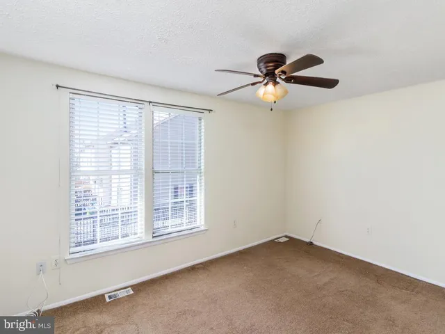 $3,155 | 18 Ivy Oak Court, Gaithersburg, MD 20877