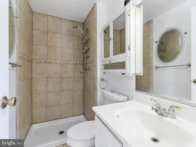 $3,155 | 18 Ivy Oak Court, Gaithersburg, MD 20877