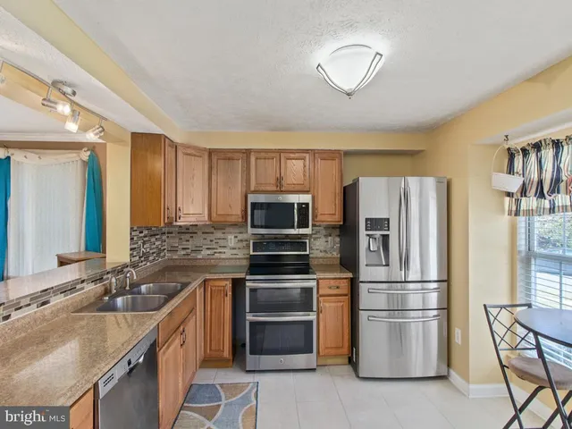 $3,155 | 18 Ivy Oak Court, Gaithersburg, MD 20877