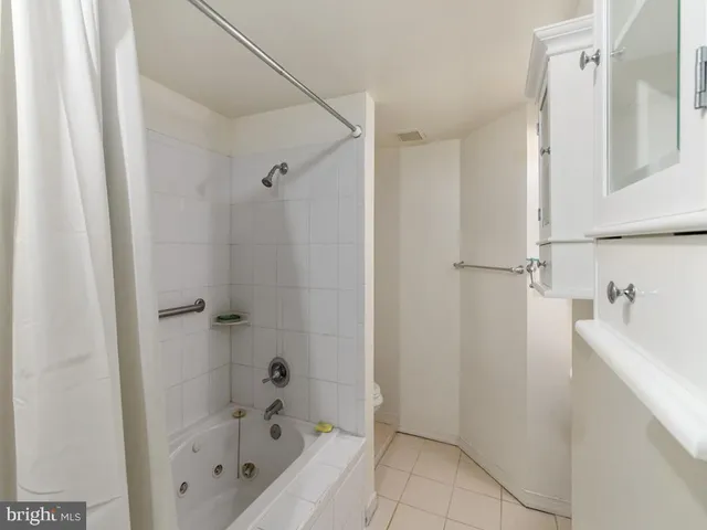 $3,155 | 18 Ivy Oak Court, Gaithersburg, MD 20877