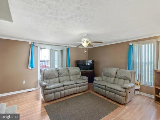 $3,155 | 18 Ivy Oak Court, Gaithersburg, MD 20877