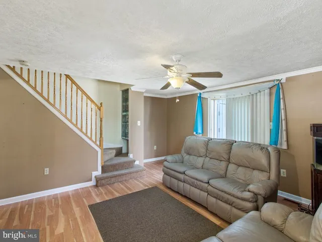 $3,155 | 18 Ivy Oak Court, Gaithersburg, MD 20877