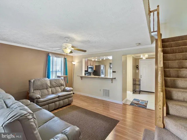 $3,155 | 18 Ivy Oak Court, Gaithersburg, MD 20877