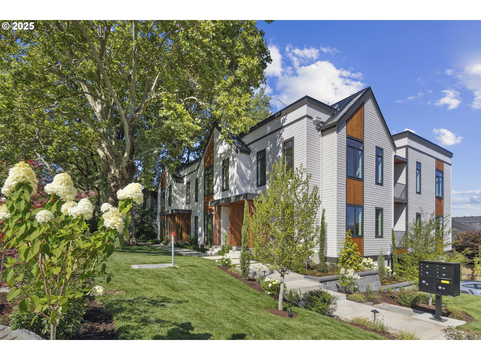 701 1st Street Lake Oswego, OR 97034 - Photo 38 of 42 a front view of a house with a yard