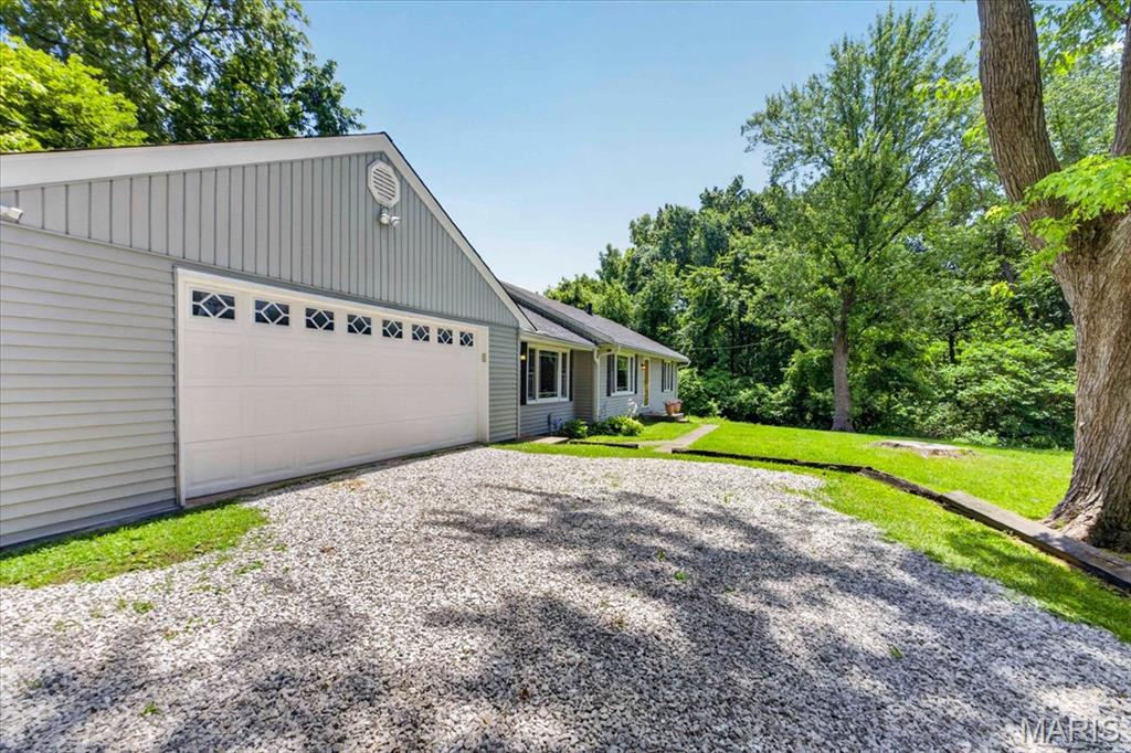 1910 Oak Tree Street St. Peters, MO 63376 - Photo 2 of 33