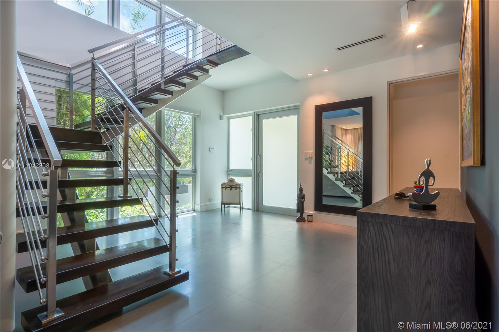 2020 Alton Road Miami Beach, FL 33140 - Photo 11 of 47