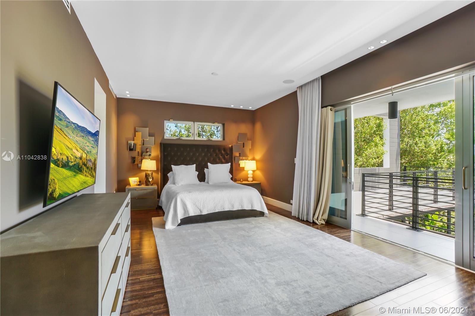 2020 Alton Road Miami Beach, FL 33140 - Photo 19 of 47
