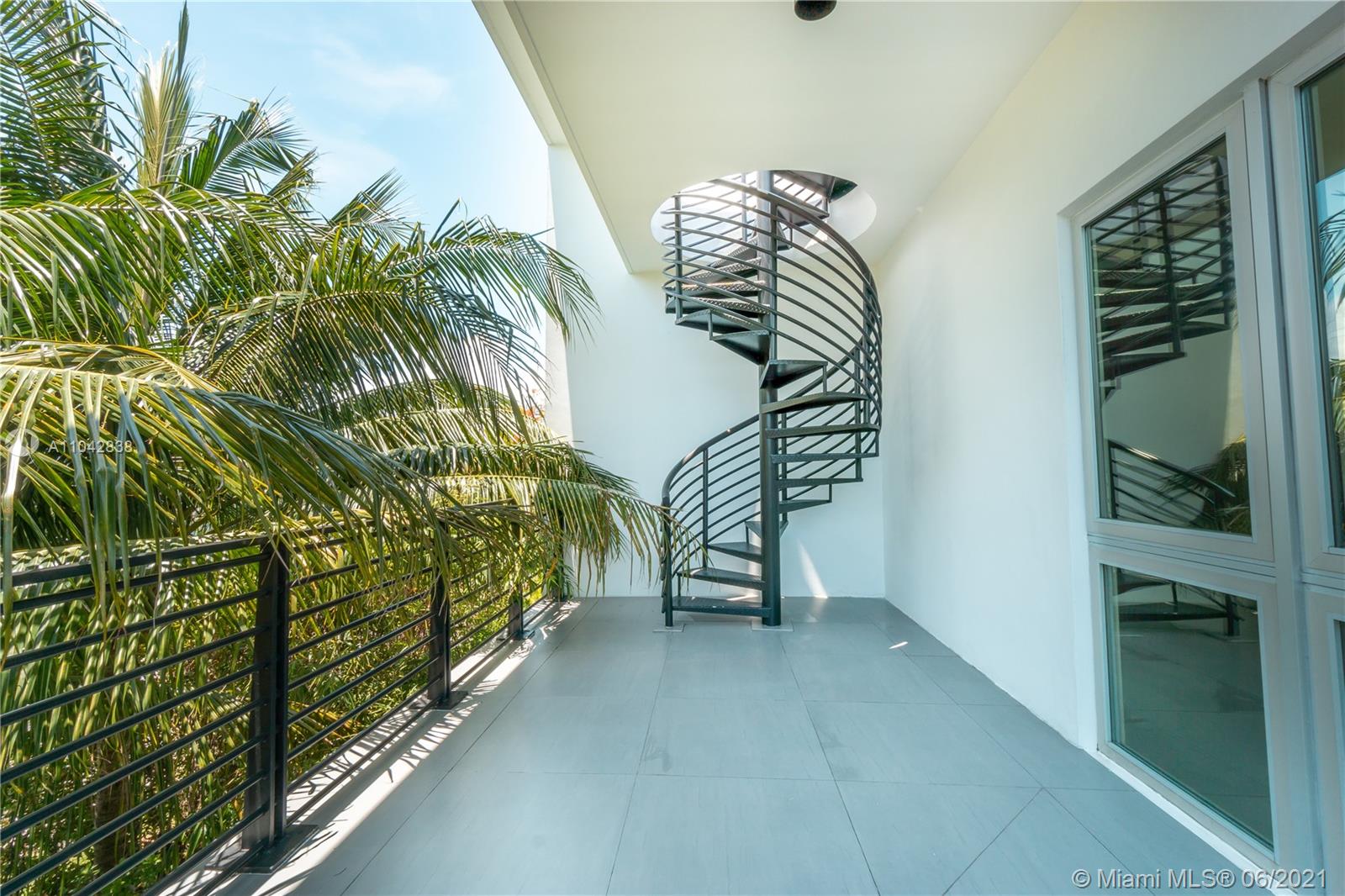 2020 Alton Road Miami Beach, FL 33140 - Photo 28 of 47