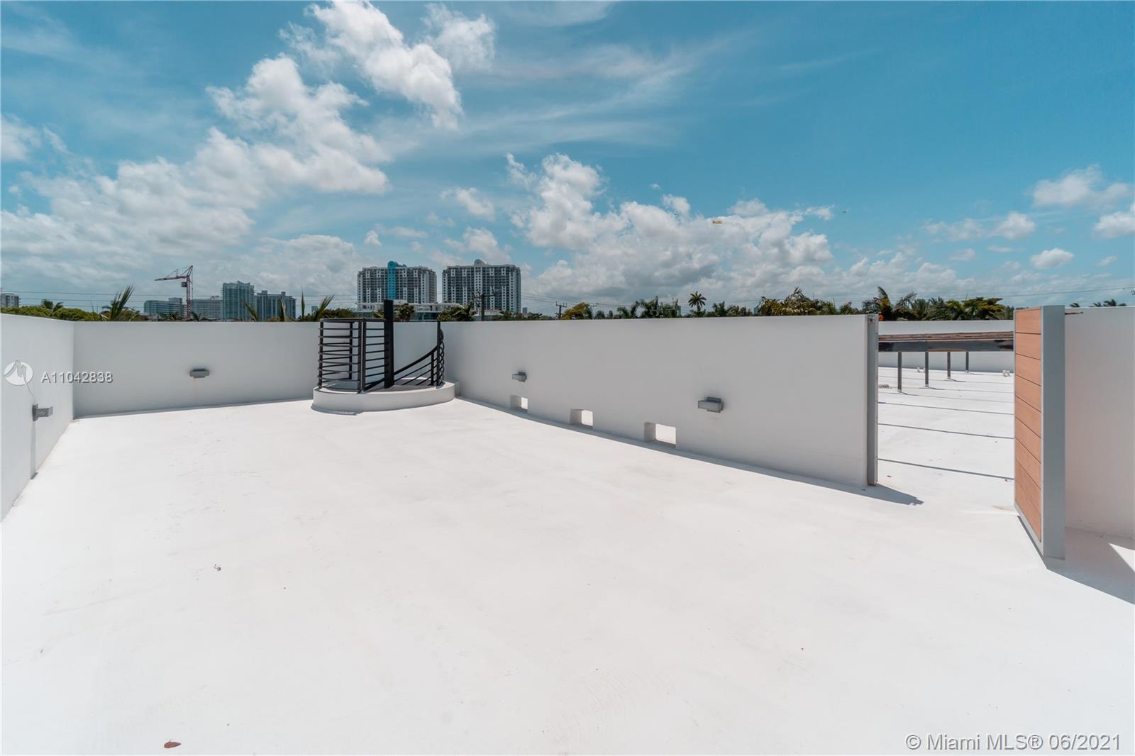 2020 Alton Road Miami Beach, FL 33140 - Photo 29 of 47