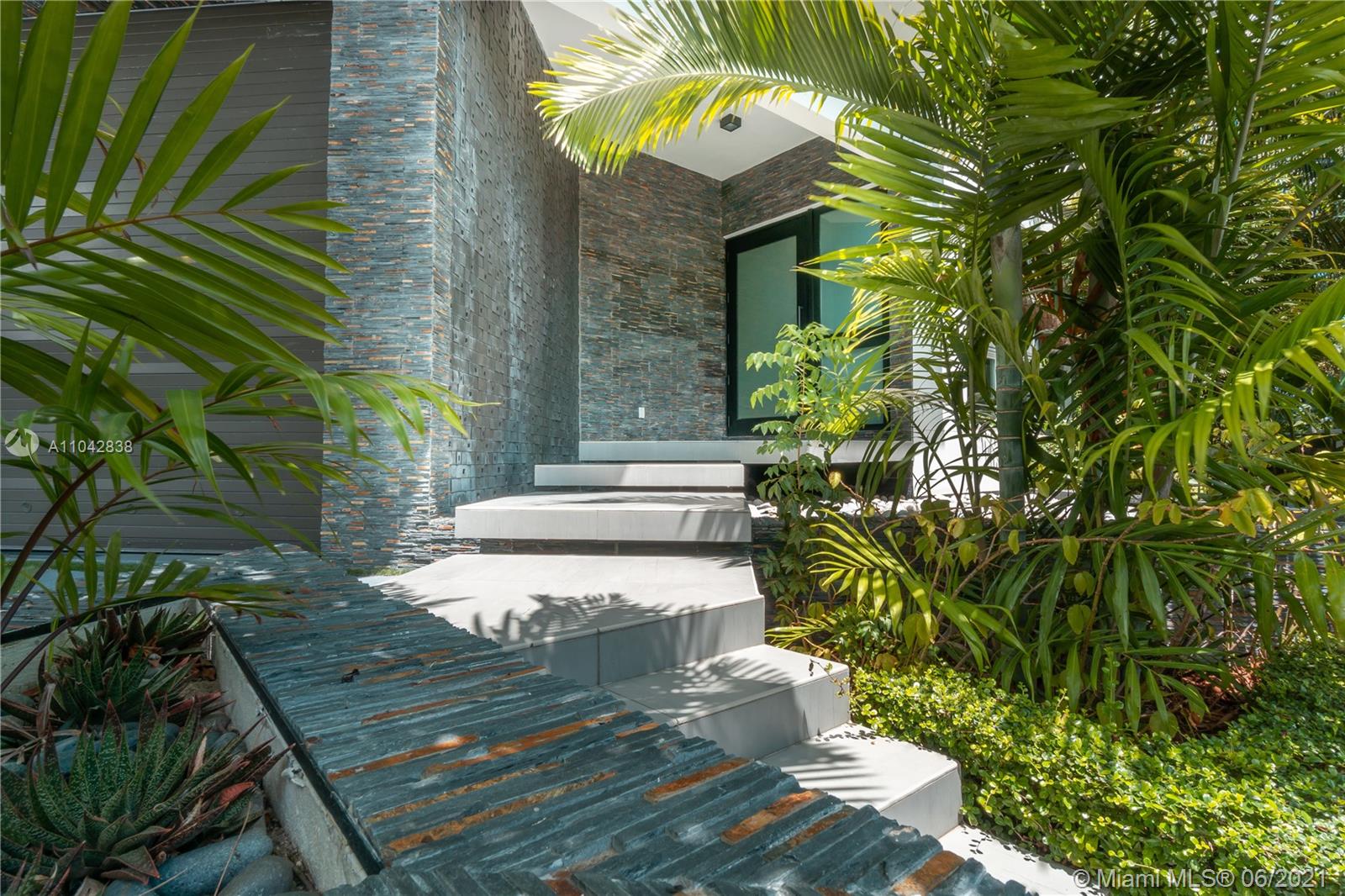 2020 Alton Road Miami Beach, FL 33140 - Photo 43 of 47