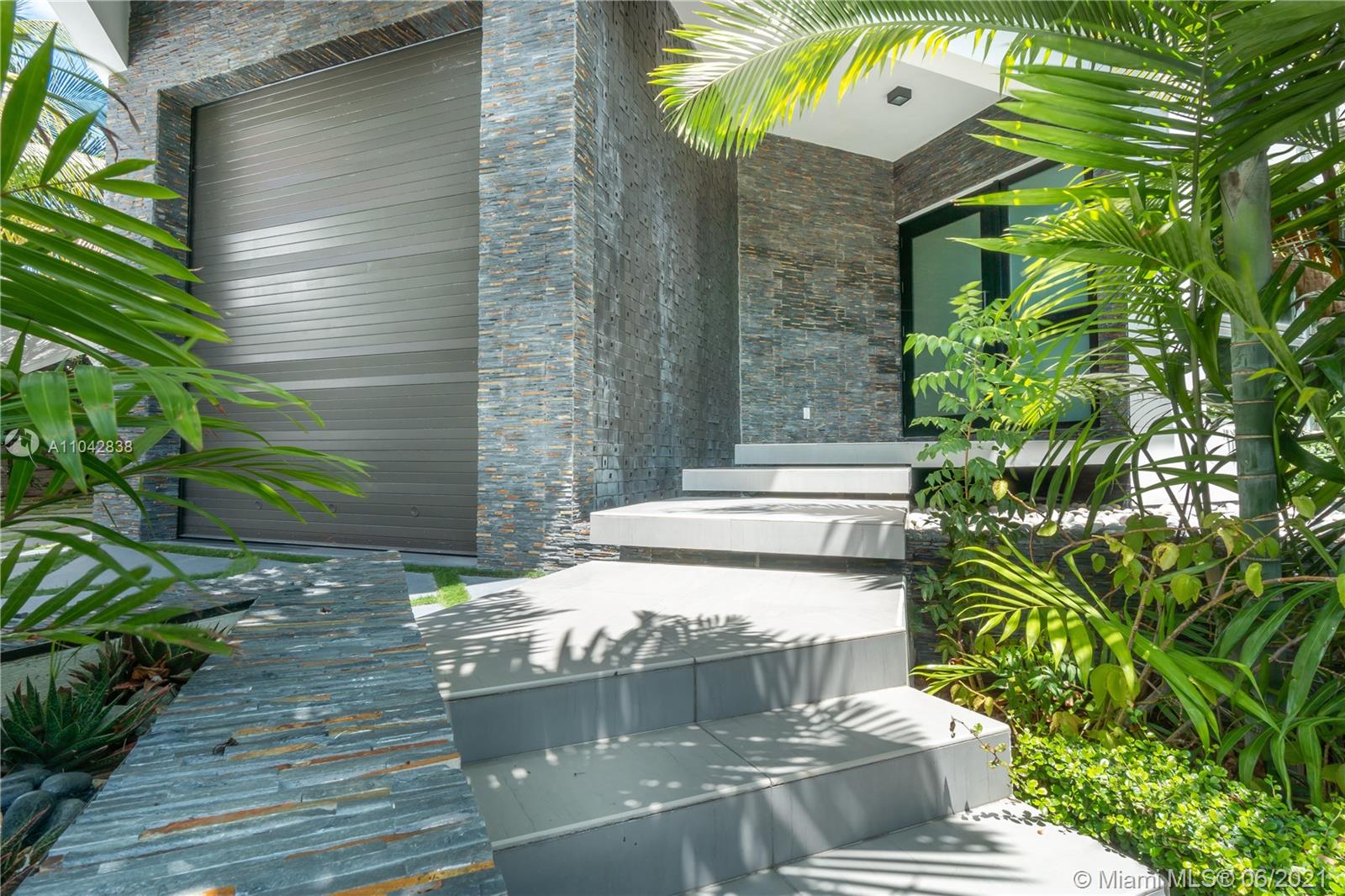 2020 Alton Road Miami Beach, FL 33140 - Photo 44 of 47