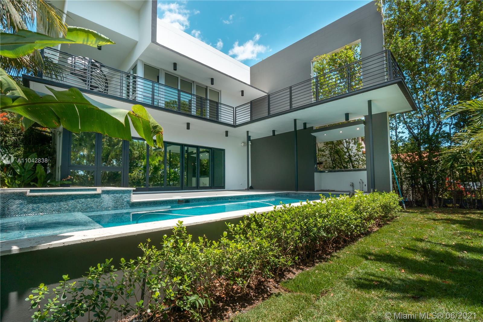 2020 Alton Road Miami Beach, FL 33140 - Photo 7 of 47