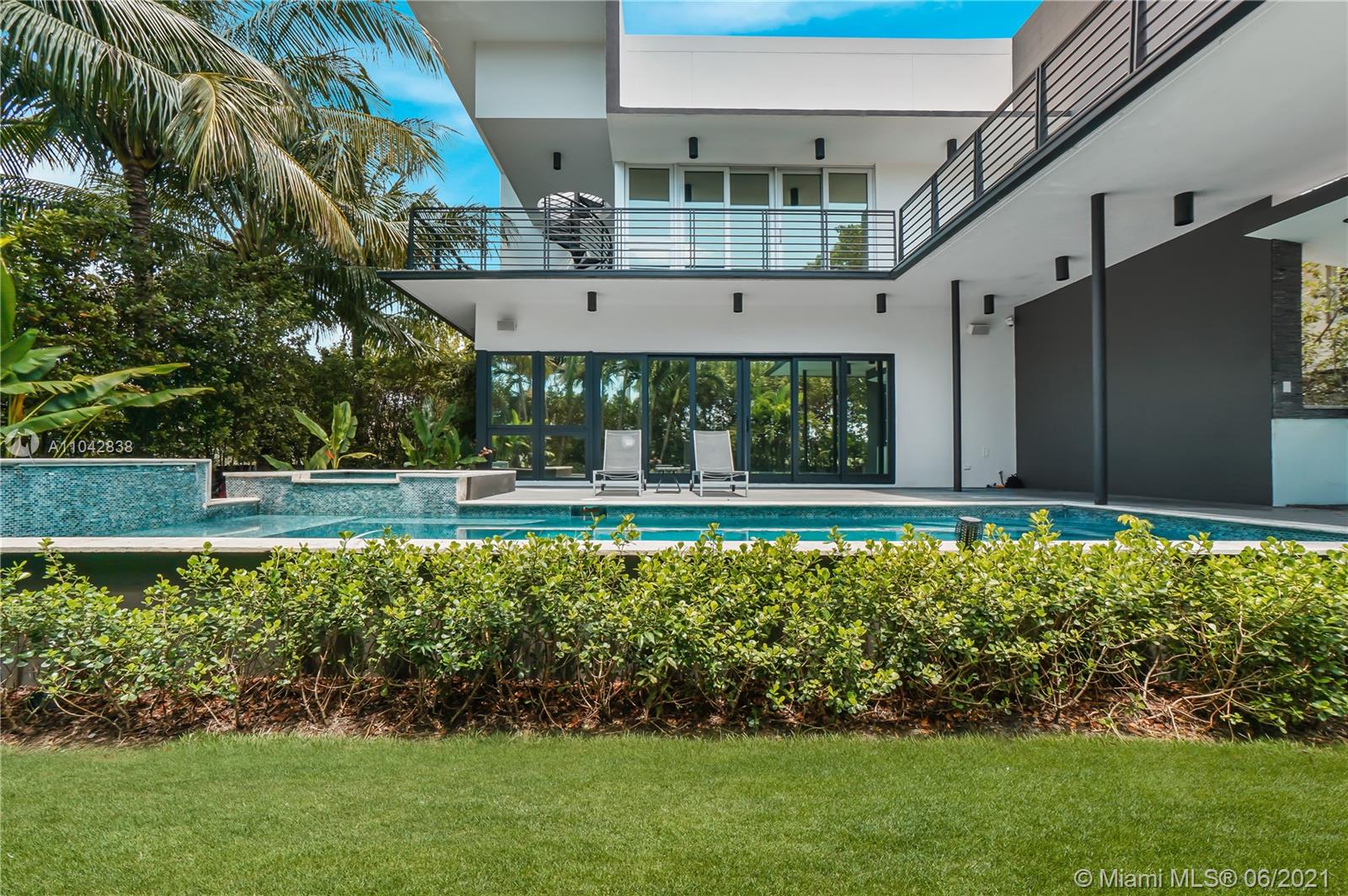 2020 Alton Road Miami Beach, FL 33140 - Photo 8 of 47