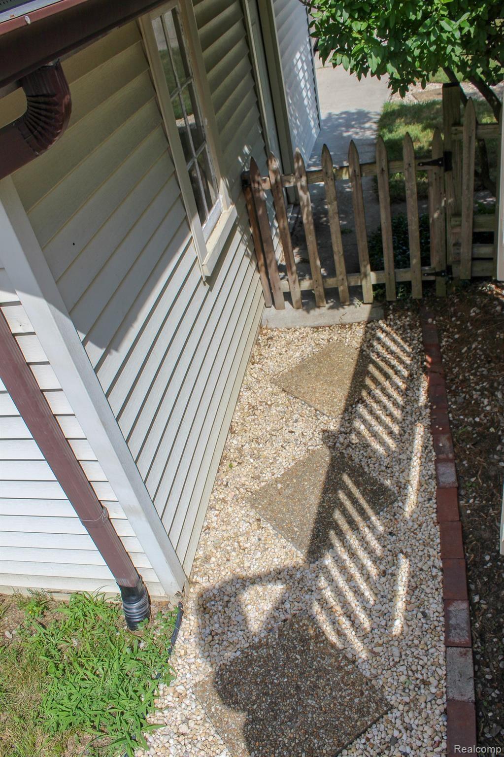 8765 Canal Road Sterling Heights, MI 48314 - Photo 25 of 28 Pathyway.jpg