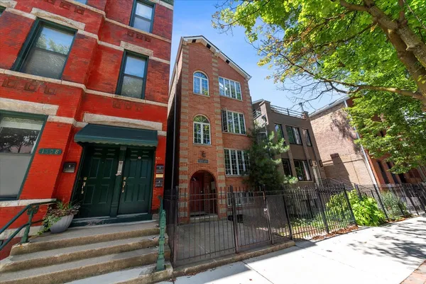 $3,900 | 1510 North Elk Grove Avenue, Unit 1, Chicago, IL 60622