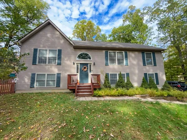 $3,325 | 2 Fieldstone Drive, New Paltz, NY 12561